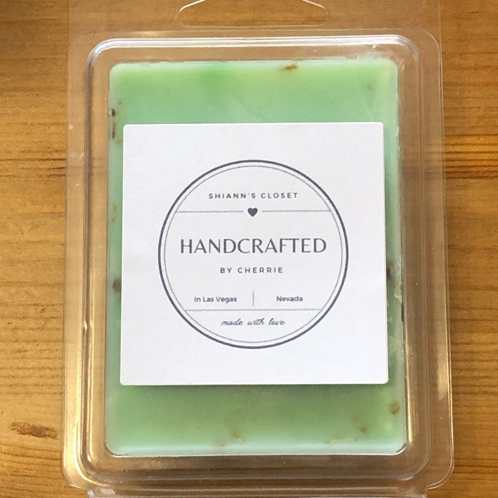 Handcrafted soy wax melts in scent Sweet Grass & Bamboo